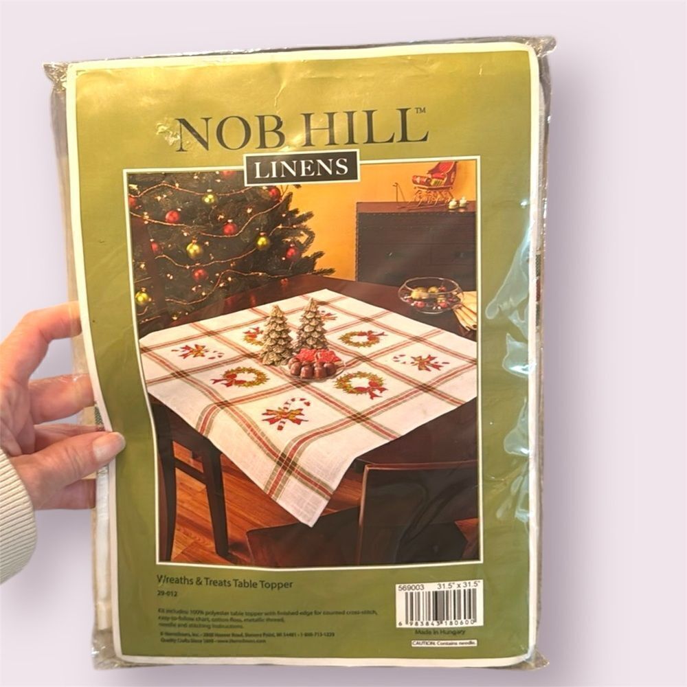 NOB HILL Linens Wreaths & Treats Table Topper Cross-Stitch *NEW Open Package*